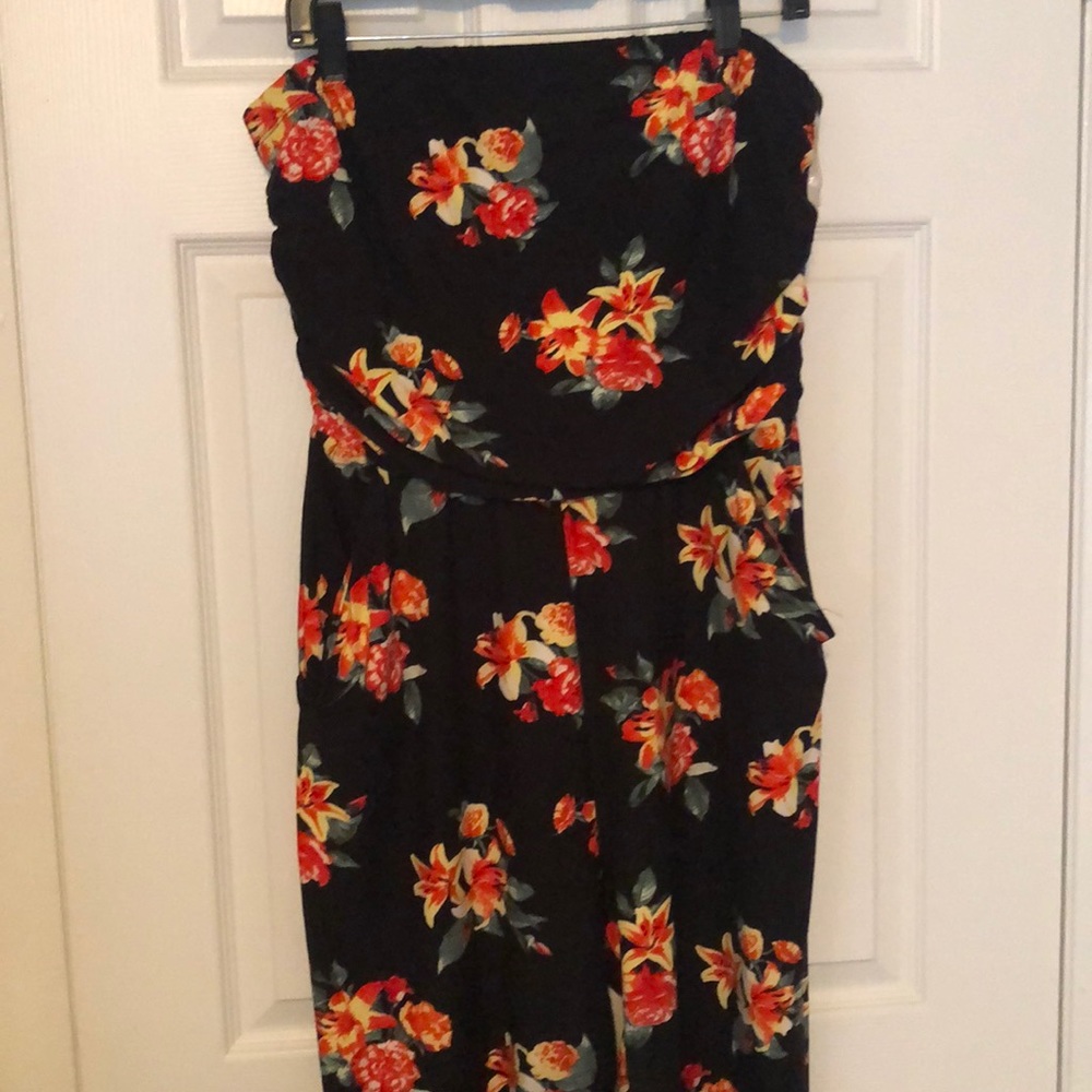 Black floral strapless romper